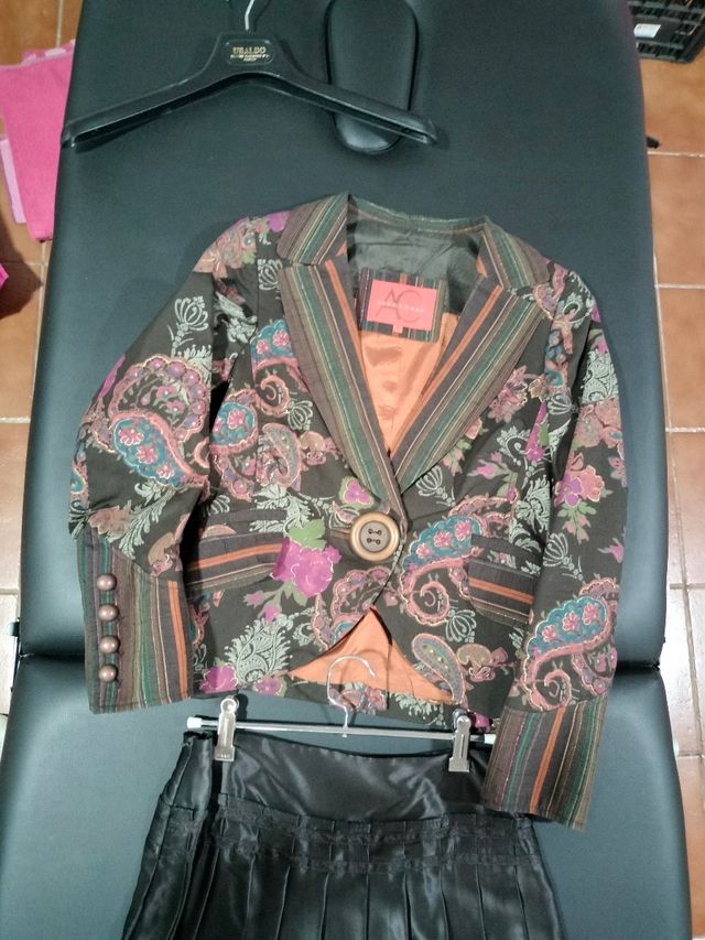 Traje chaqueta falda ALba Conde