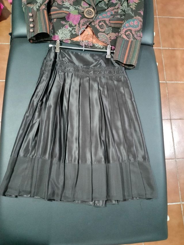 Traje chaqueta falda ALba Conde