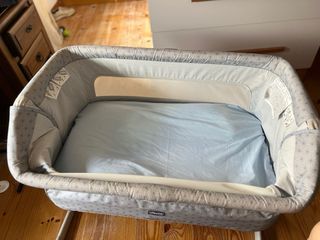 Cuna colecho Chicco Next2Me Gris