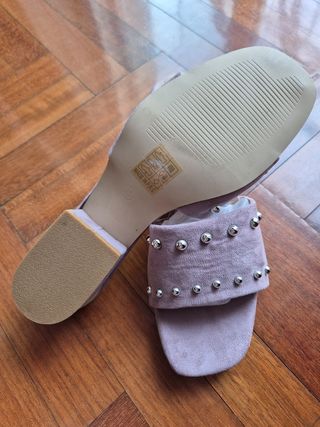 Sandalias Lila con tachuelas. Nuevas.N°39