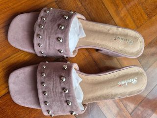 Sandalias Lila con tachuelas. Nuevas.N°39
