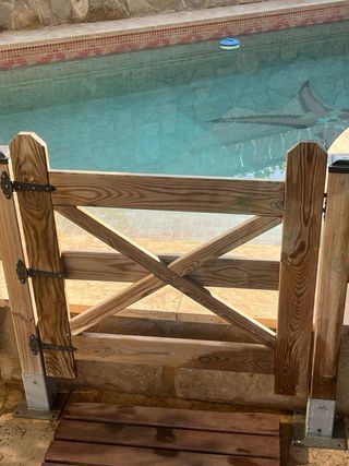 Valla madera piscina niños