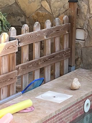 Valla madera piscina niños