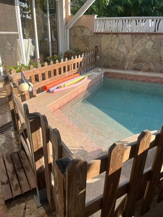 Valla madera piscina niños