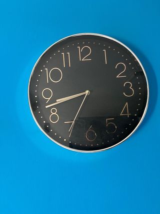 Reloj pared negro moderno