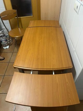 Conjunto mesa cocina madera extensible y 2 sillas