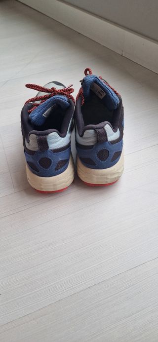 Zapatillas New Balance Fresh Foam - Azul y Rojo