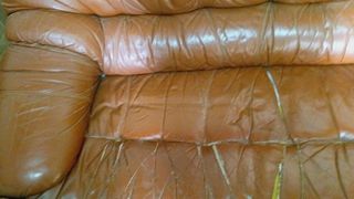 Sofás de cuero marrón. Escucho ofertas.