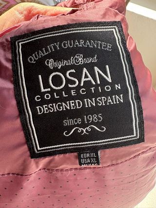 Chaleco acolchado rosa con capucha