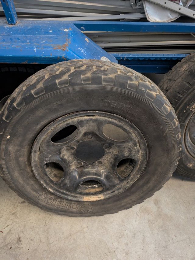 3 Neumáticos y llantas  Pirelli Scorpion 225/70 R