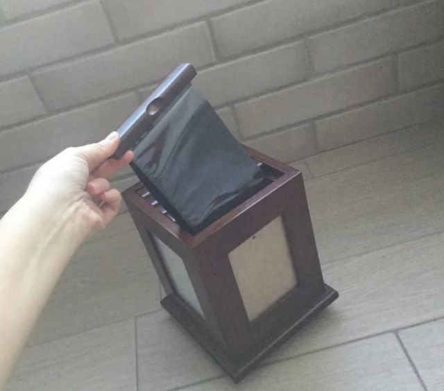 Porta fotos. Álbum de fotos giratorio madera.