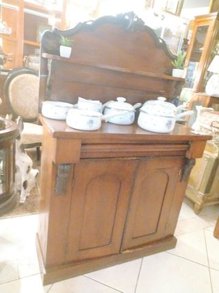 Aparador antiguo de madera