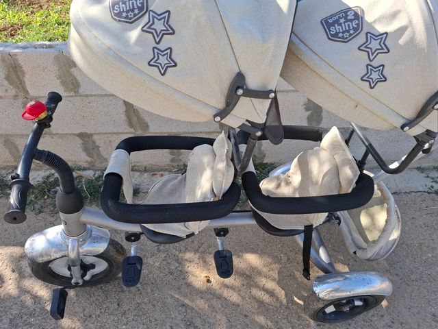 Triciclo gemelar para bebés