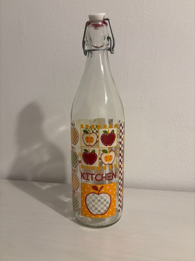 Botella cristal agua cierre hermético