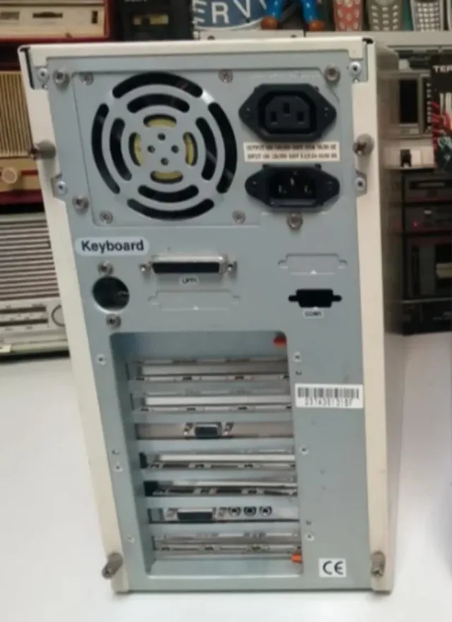 PC retro Ecokey años 90