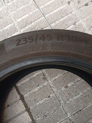 Neumático Continental usado,235/45/18-98Y.




