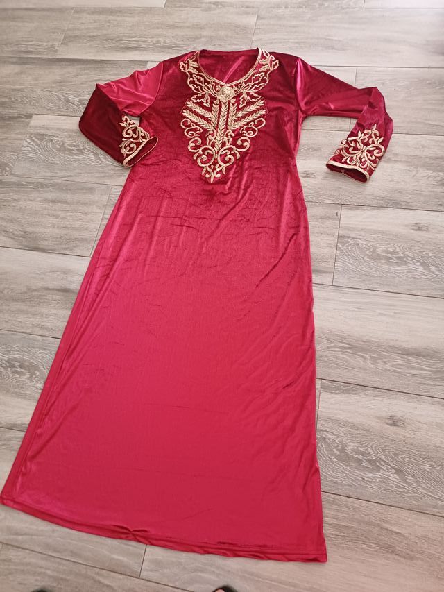 Túnica terciopelo roja bordada par cristos hasta 1