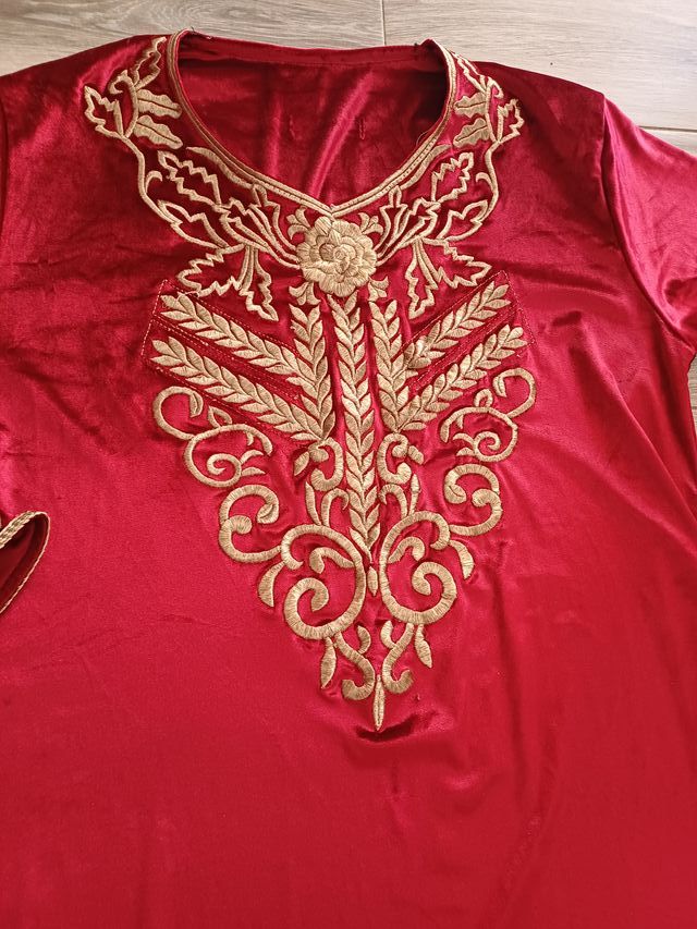 Túnica terciopelo roja bordada par cristos hasta 1