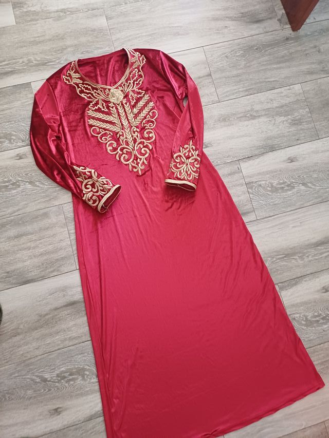 Túnica terciopelo roja bordada par cristos hasta 1