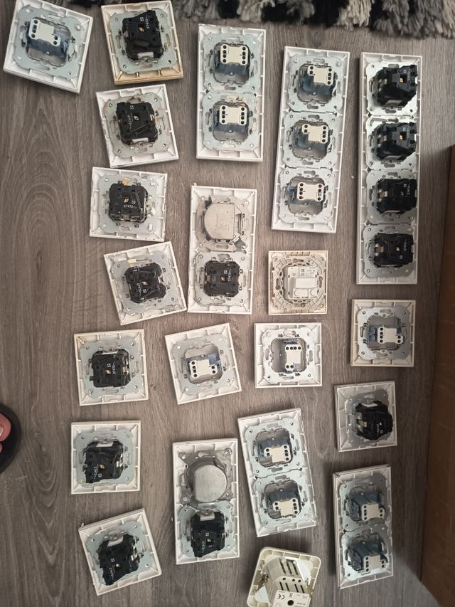 Enchufes Simons - 28 unidades