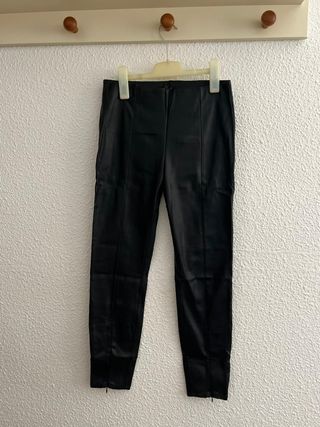 Pantalones cuero sintético negros
