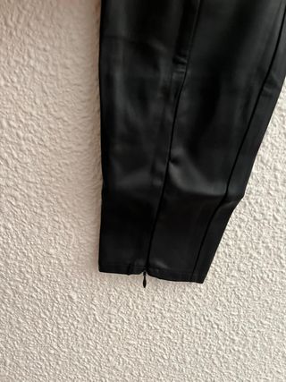 Pantalones cuero sintético negros