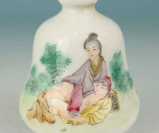 Antigua botella de porcelana china. Sello. 1800