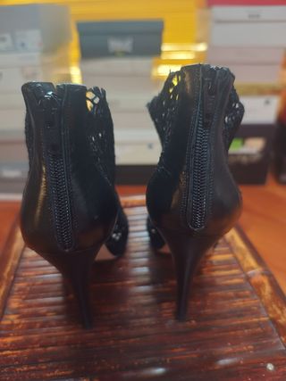 Tronchetti pizzo nero open toe