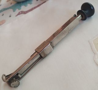 Strumento ricamo antico