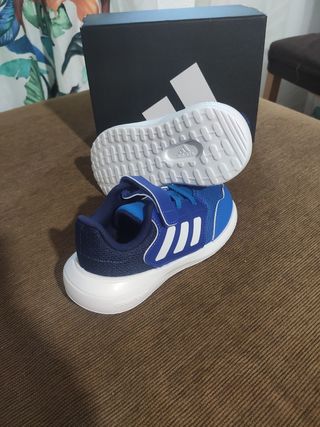Zapatillas Adidas Tensaur niño 26.5