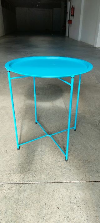 Mesa plegable metalica azul. Alto 46cm ancho 55cm