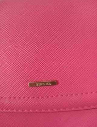 Bolso bandolera rosa Bershka