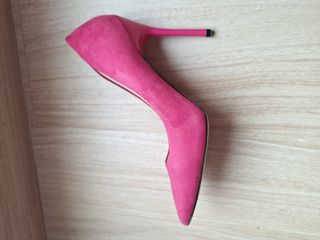Zapato salón fucsia con tacón alto