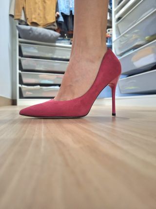 Zapato salón fucsia con tacón alto
