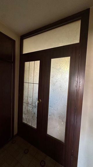 Puerta doble con cristalera