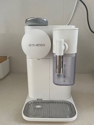Cafetera Nespresso Lattissima One Blanca