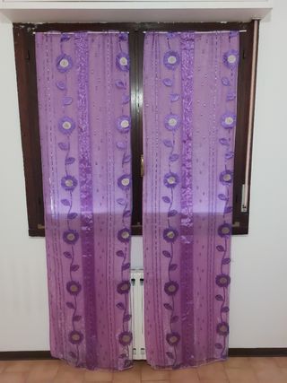 Tende 2 pezzi colore viola.