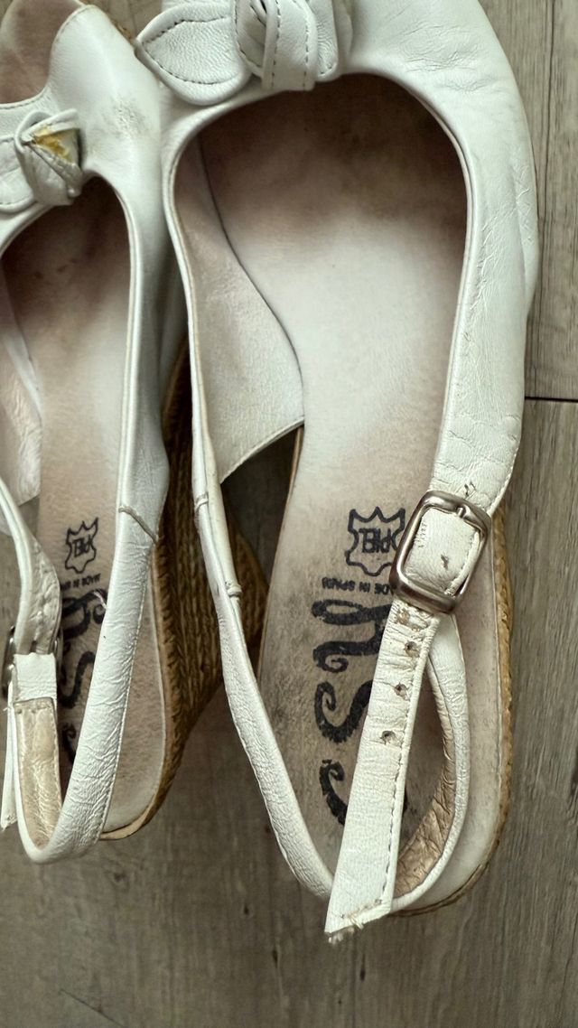 Sandalias blancas-cuña lazo