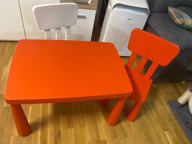Mesa y sillas Ikea