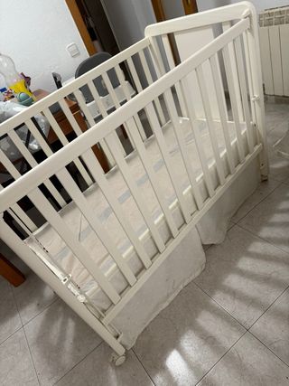 Cuna bebé blanca