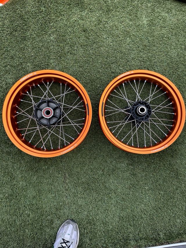 Llantas KTM 690 SMC R