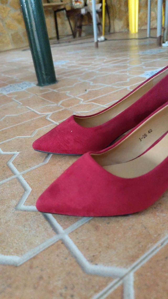 Tacones Colourcherie rojos, talla 40