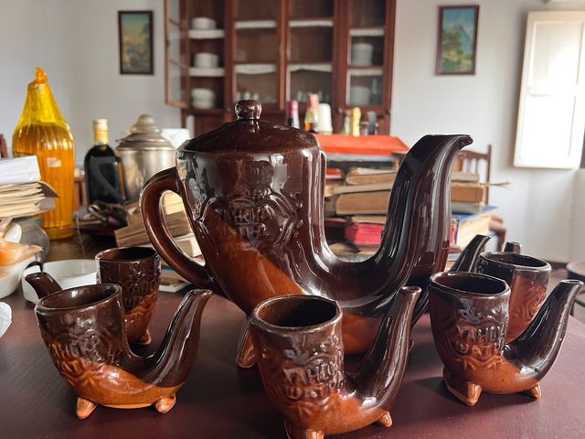 Jarra y tazas licor - cerámica