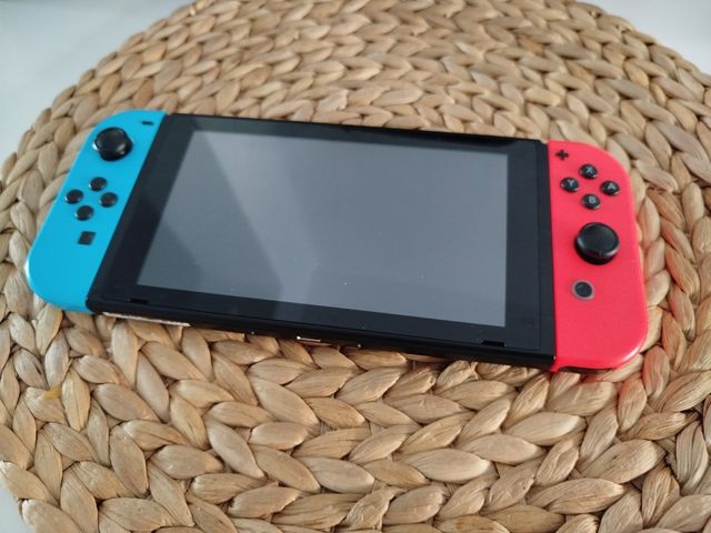 Nintendo Switch - Azul/Rojo - REGALO funda rígida