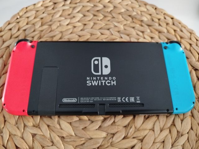 Nintendo Switch - Azul/Rojo - REGALO funda rígida