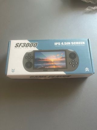 c0nsola portátil, con mas de 10.000 jueg0s