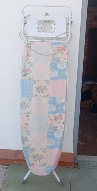 Mesa planchar plegable con soporte. No negociable