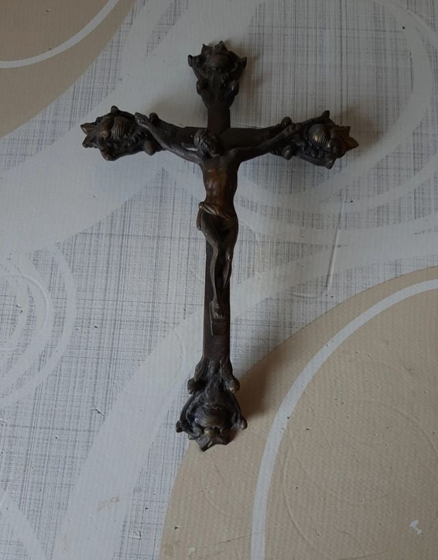 Crocifisso in ottone antico