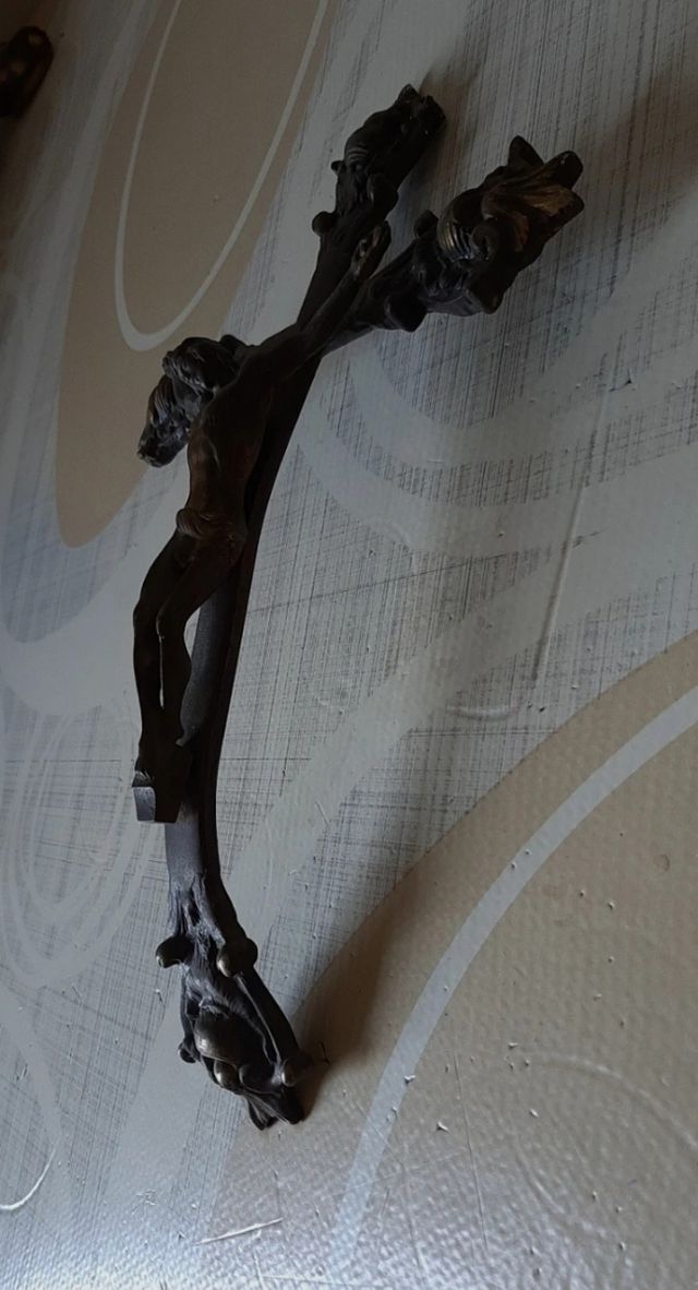 Crocifisso in ottone antico