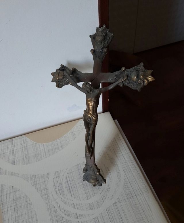 Crocifisso in ottone antico